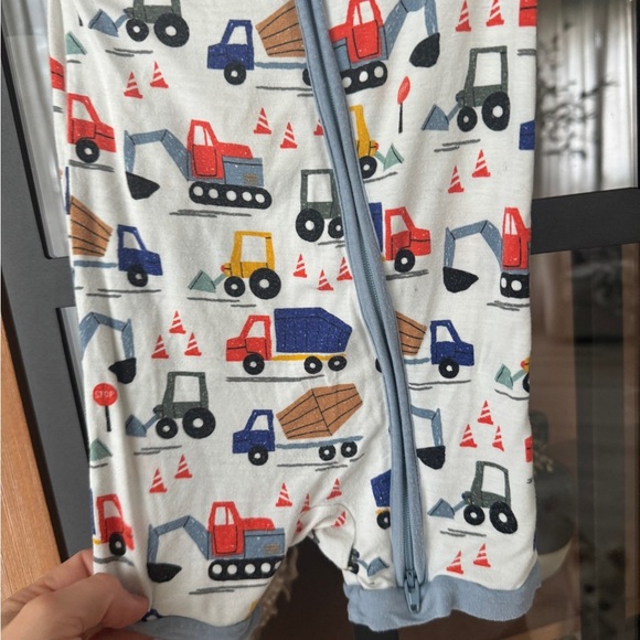 Little Sleepies shorty zippy construction vehicles romper bamboo baby boy trucks - Picture 5 of 6